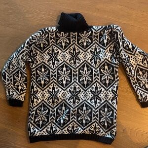 GAP Black and White Geometric Turtleneck Sweater